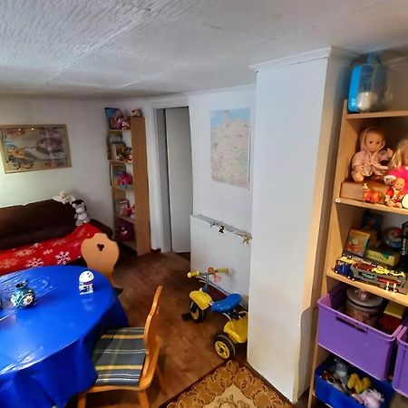 Familienfreundliches Ferienhaus Mit 3 Schlafzimmern Oldisleben ภายนอก รูปภาพ