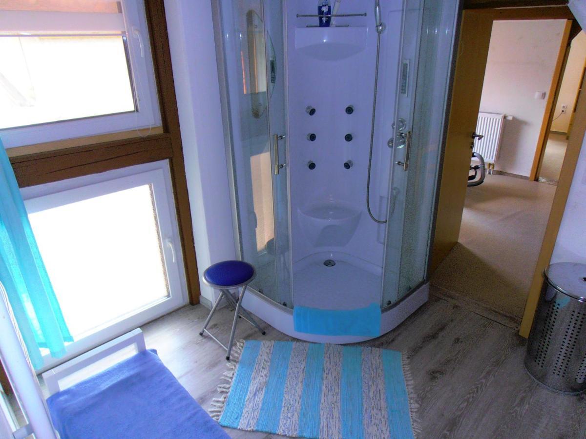 Familienfreundliches Ferienhaus Mit 3 Schlafzimmern Oldisleben ภายนอก รูปภาพ