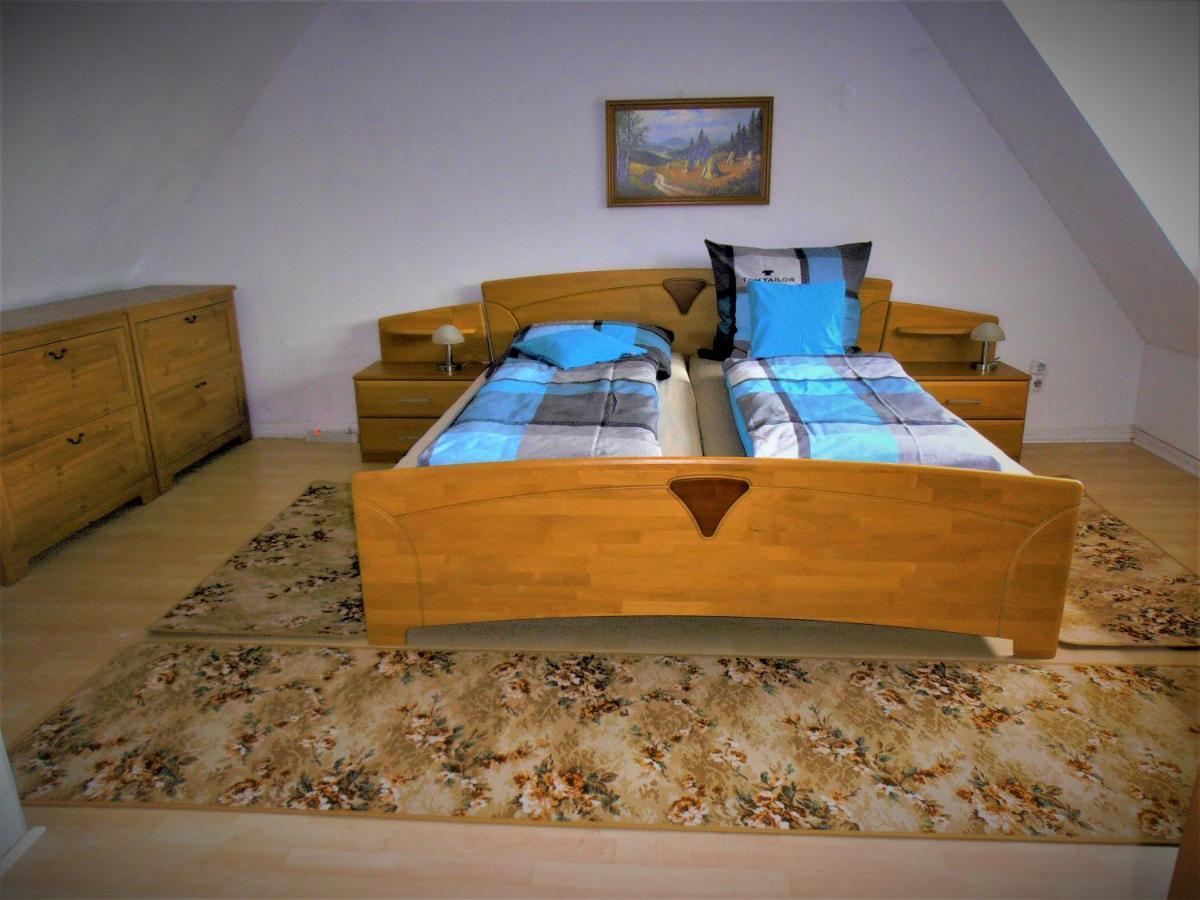 Familienfreundliches Ferienhaus Mit 3 Schlafzimmern Oldisleben ภายนอก รูปภาพ